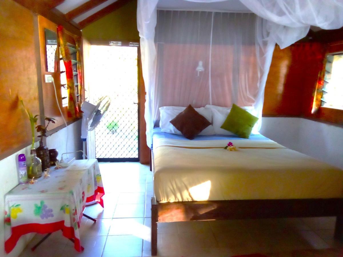 Vatupau Beachfront Bungalows Port Vila Esterno foto